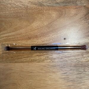 AISLING ORGANICS | Eco-Luxe Eyeshadow Brush 389